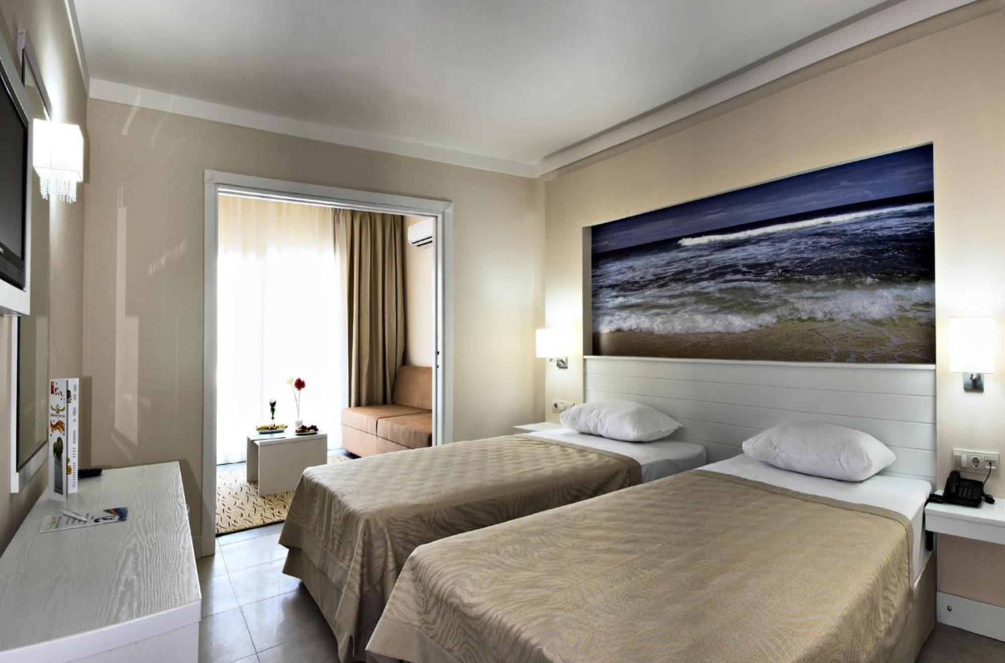 Batihan Beach Resort & Spa Kusadası Esterno foto